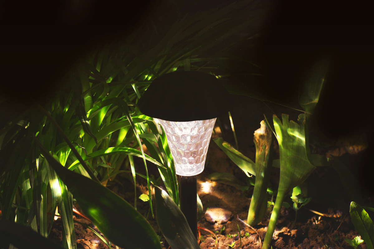 Lampy solarne – rozjaśniająca oprawa dla Twojego ogrodu!