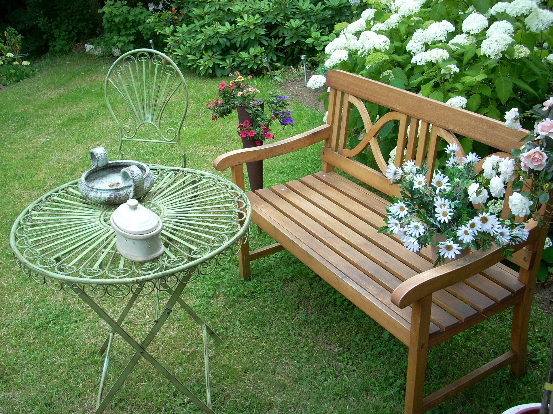 Komfort i styl na twojej ławce ogrodowej: poduszki na ławki ogrodowe